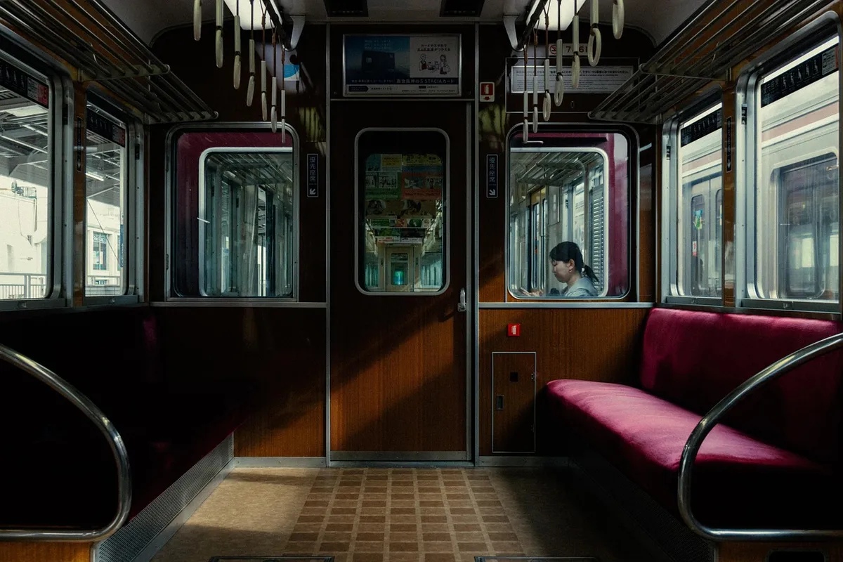 woman, train, kyoto, japan, people, transportation, work, routine, waiting, daylight, morning, japancontest