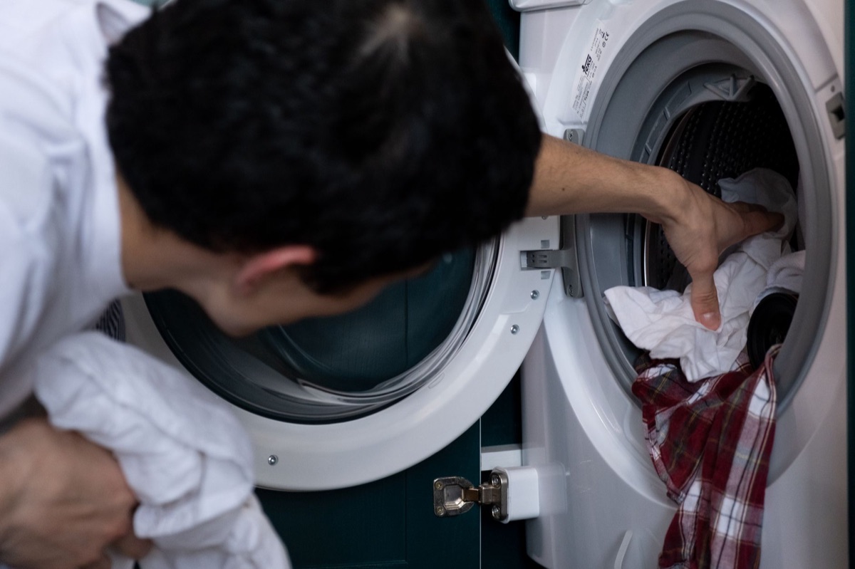 máquina de lavar roupas com dispensador de detergente