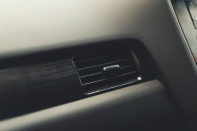 Eliminar odores no carro: passo a passo da desinfecção profunda